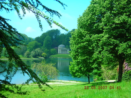 Stourhead Garden 2007.jpg