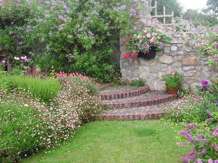 Steps at other end of top border