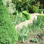 Looking_towards_the_sundial