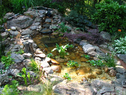 Top pond is finally complete. Just need to clean up around pond. 